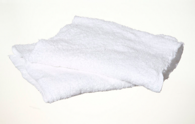 Абсорбирующее махровое полотенце для удаления осттков чистящих средств с поверхности кожи, дерева и ткани