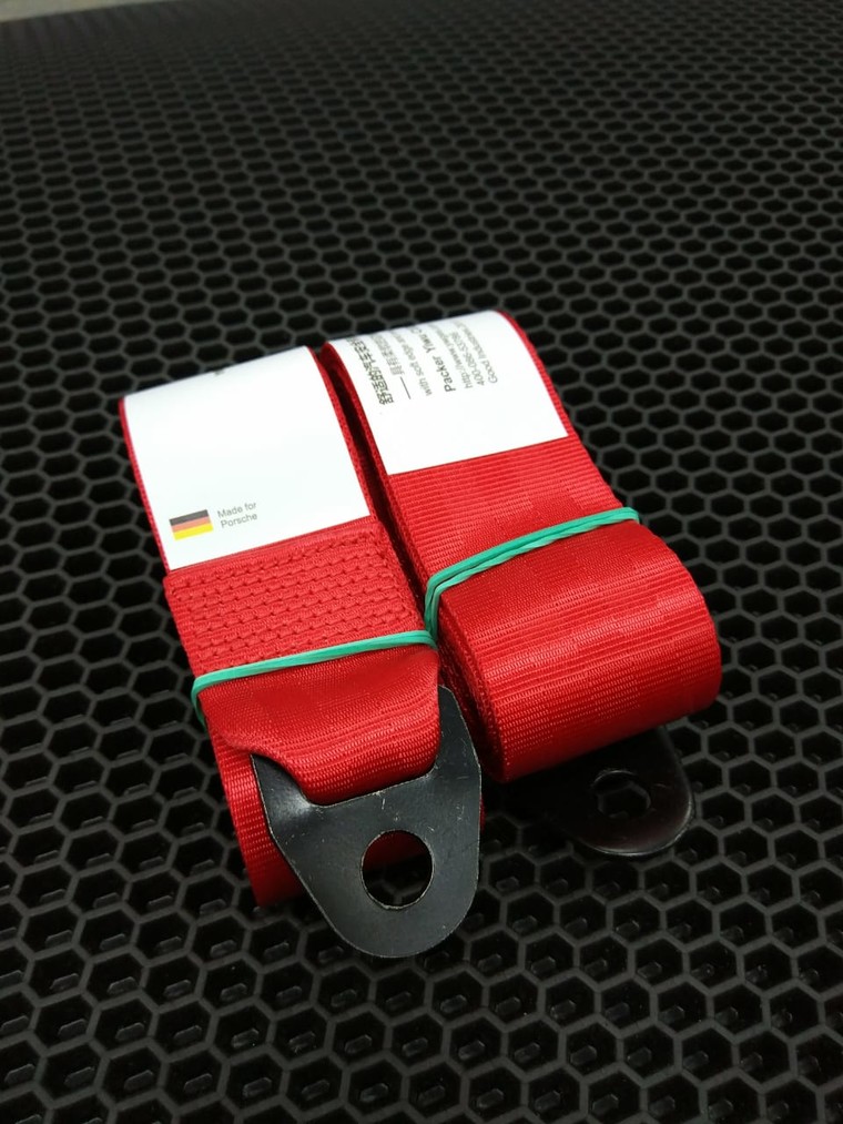 Цветные ремни безопасности. Красные ремни Лансер 9. Фиксаторы для автомобильных ремней безопасности w-797 Seiwa. Красный ремень безопасности Octavia RS. Ауди а6 красные ремни безопасности.